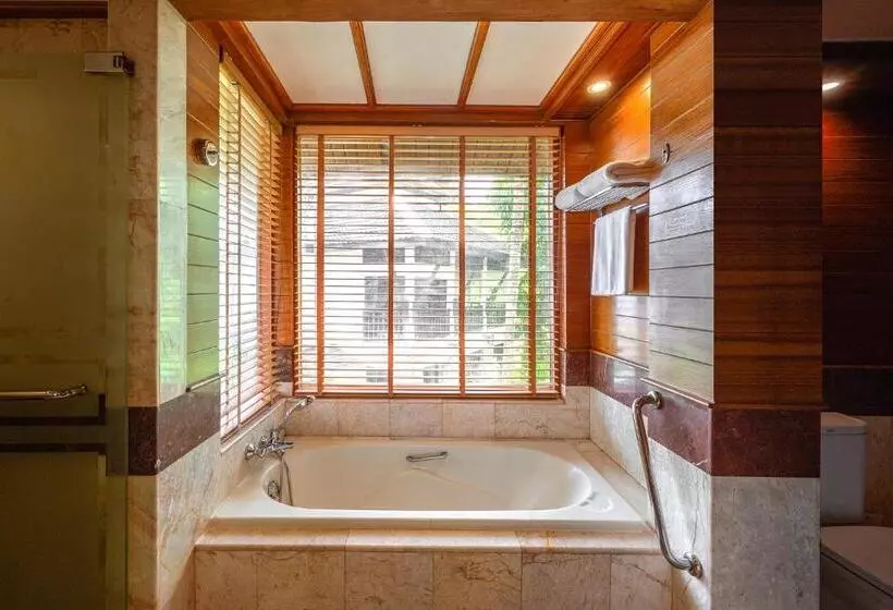 اتاق استاندارد با تراس و چشمانداز دریا, Thavorn Beach Village Resort & Spa Phuket