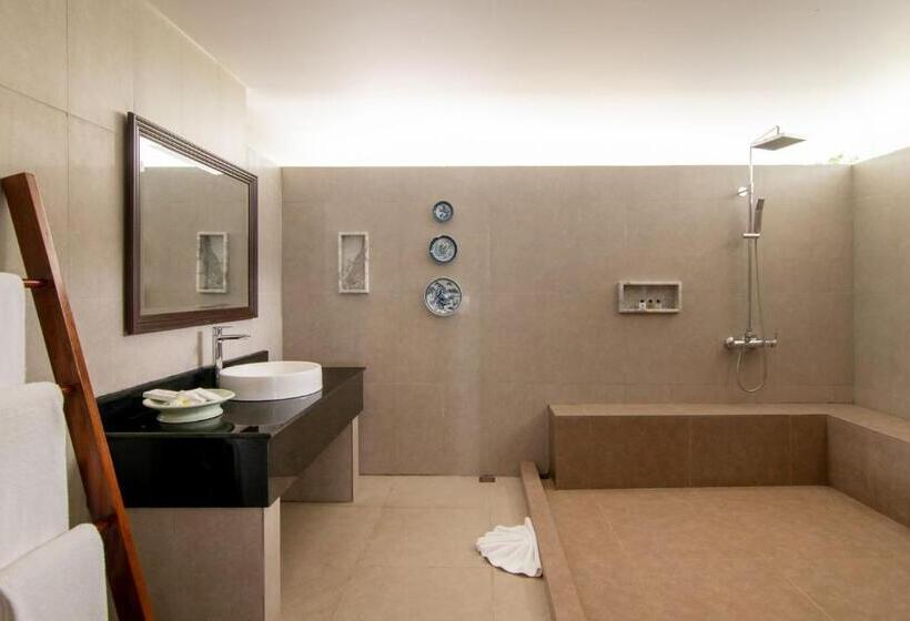 小室, Thavorn Beach Village Resort & Spa Phuket