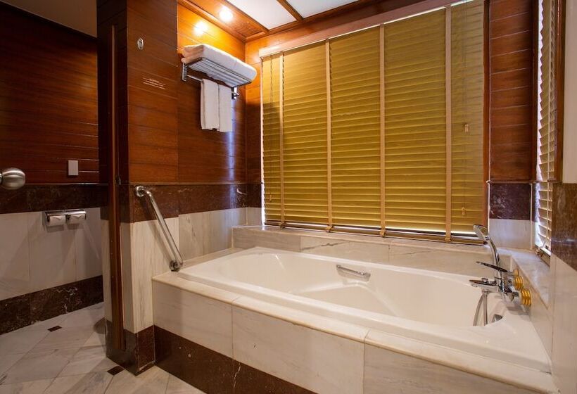 标准间带露台, Thavorn Beach Village Resort & Spa Phuket