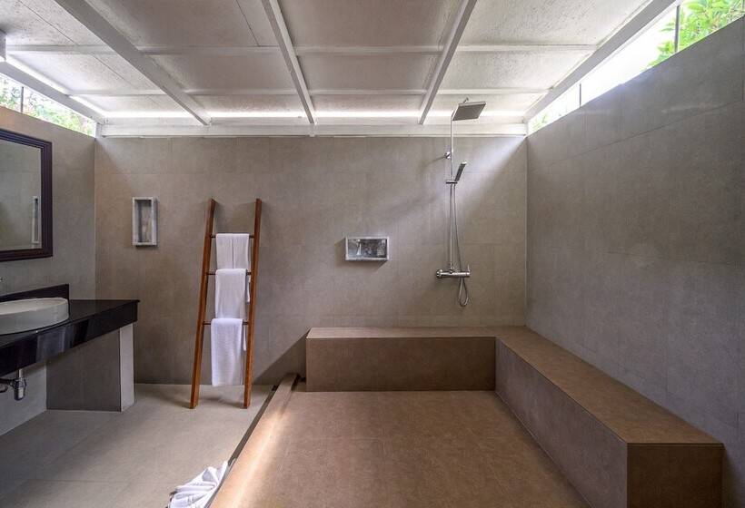 标准房带园景, Thavorn Beach Village Resort & Spa Phuket