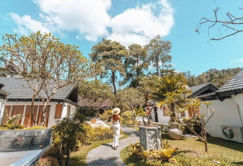 标准房带园景, Thavorn Beach Village Resort & Spa Phuket