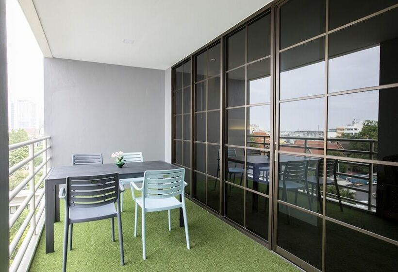 Quarto Familiar Superior, The Royal River