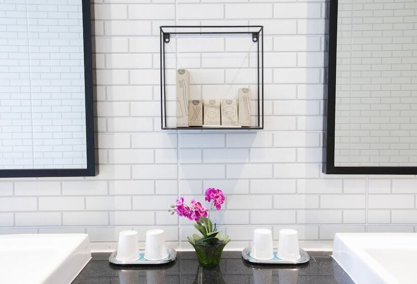 Quarto Familiar Superior, The Royal River