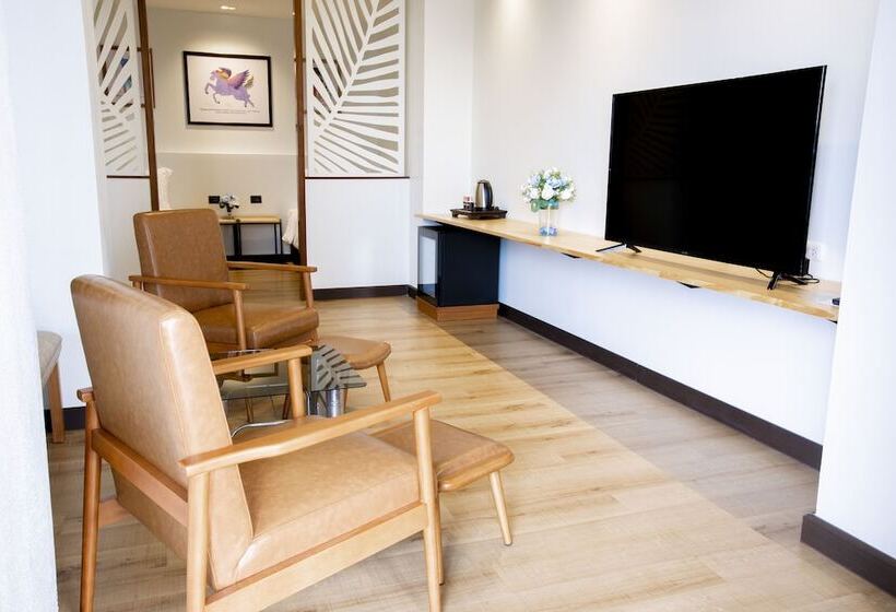 Quarto Familiar Superior, The Royal River