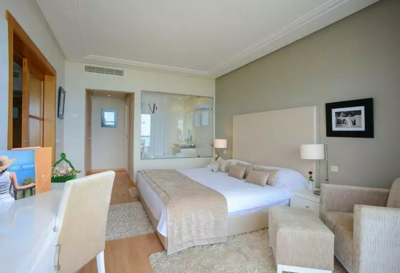 سوییت جونیور, Nozha Beach Resort & Spa