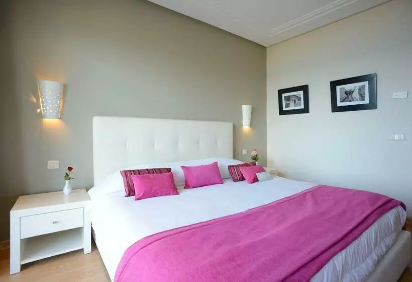 سوییت جونیور, Nozha Beach Resort & Spa