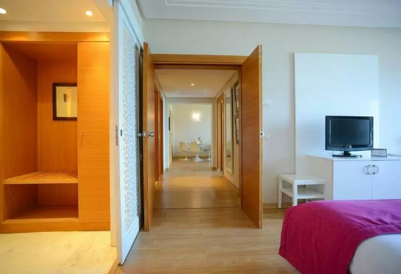 سوییت جونیور, Nozha Beach Resort & Spa