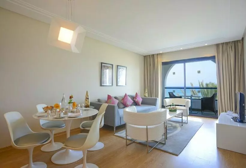 سوییت جونیور با چشم‌انداز دریا, Nozha Beach Resort & Spa