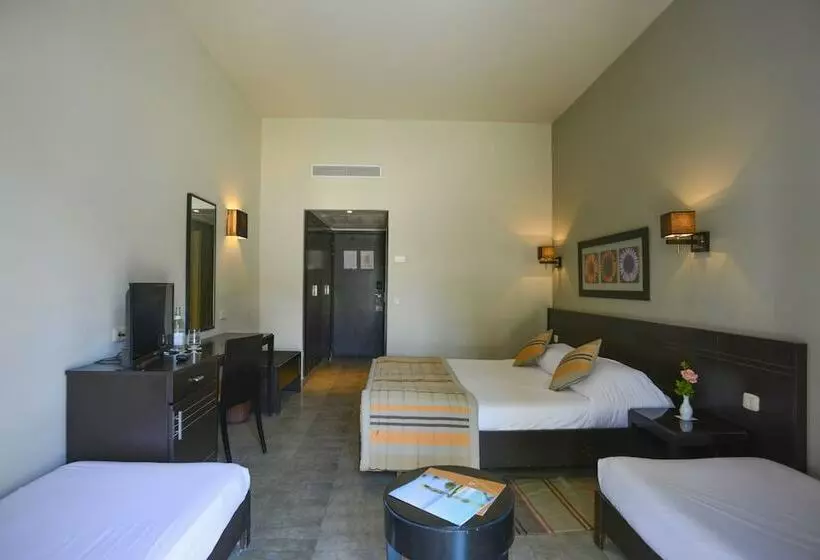 اتاق خانوادگی با چشم‌انداز دریا, Nozha Beach Resort & Spa