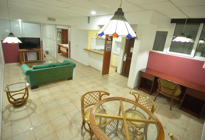 غرفة عائلية, Novo Hotel & Suite