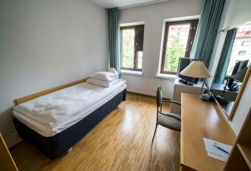 اتاق استاندارد یک نفره, Summer Hotel Tott