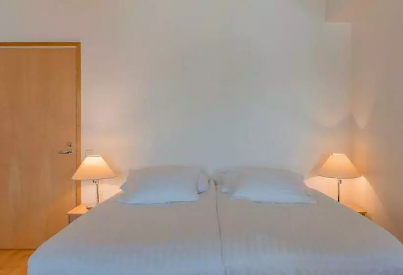 اتاق استاندارد, Summer Hotel Tott