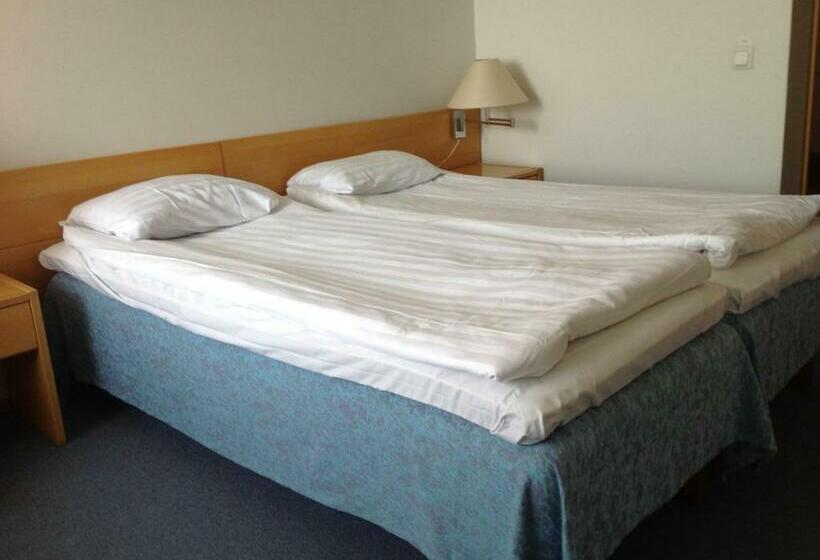 غرفة قياسية ثلاثية, Summer Hotel Tott