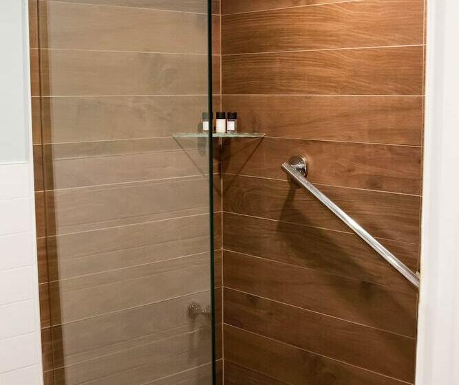 غرفة قياسية سرير مزدوج مطلة على المدينة, Banana Bay Resort & Marina