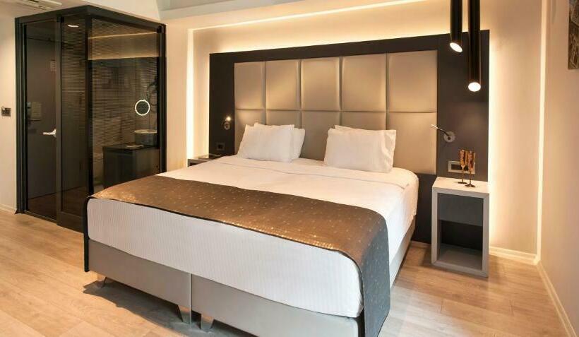 Quarto Classe Business, Hisar Hotel