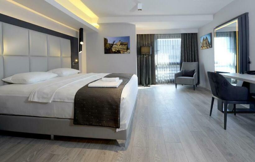 Camera Business, Hisar Hotel