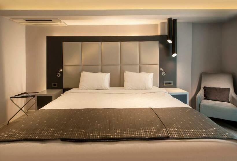 Quarto Classe Business, Hisar Hotel