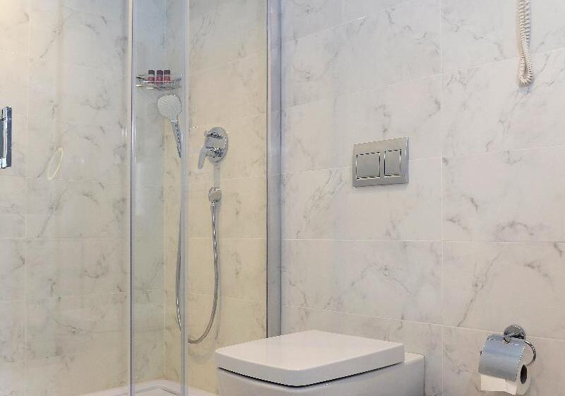 Quarto Triplo Estandar, Hisar Hotel