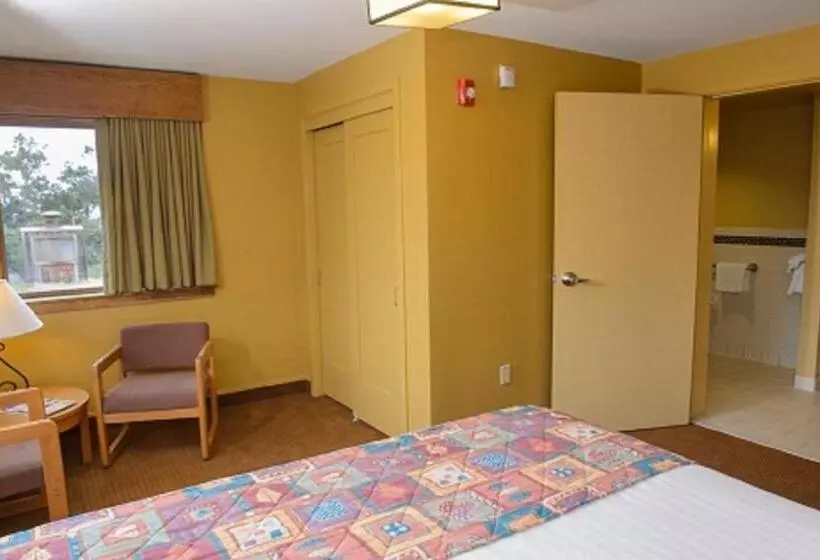 キングサイズベッドのスタンダードルーム, Asilomar Conference Grounds