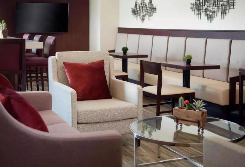 キングサイズベッドのスタンダードルーム, Atlanta Marriott Peachtree Corners