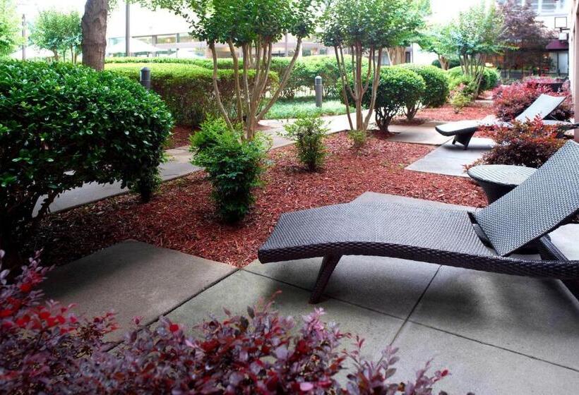 غرفة قياسية سرير كينج لذوى الإحتياجات الخاصة, Atlanta Marriott Peachtree Corners