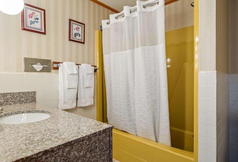 جناح مزوَّد بشرفة, Best Western Adirondack Inn