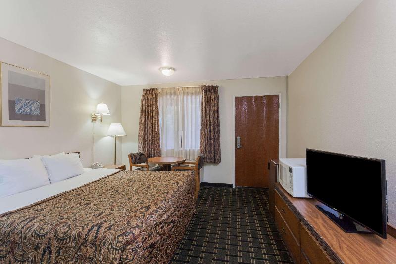 اتاق استاندارد با تخت بزرگ, Days Inn By Wyndham Anaheim West