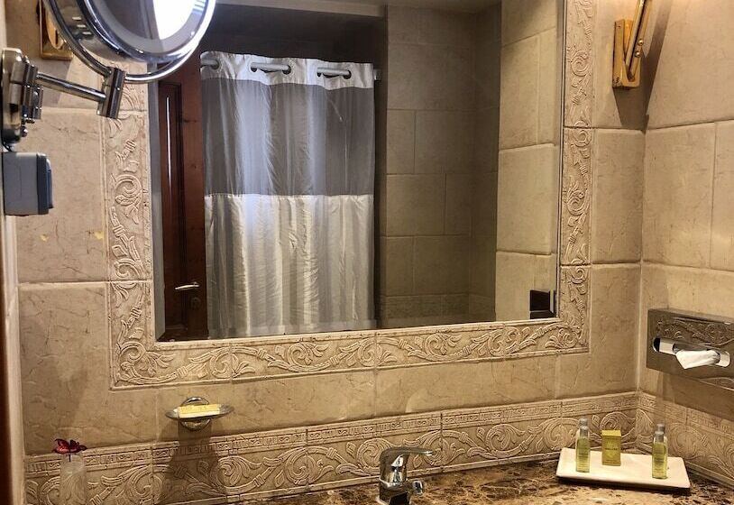 اتاق لوکس با تخت بزرگ, Hilton Cairo Zamalek Residences