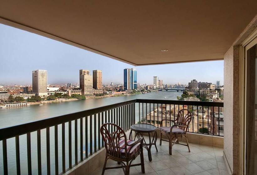 اتاق لوکس با تخت بزرگ, Hilton Cairo Zamalek Residences