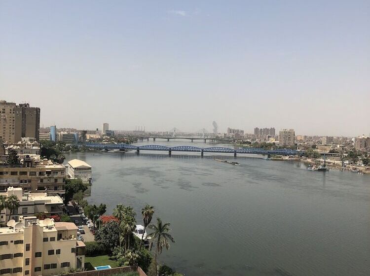 اتاق لوکس با تخت بزرگ, Hilton Cairo Zamalek Residences