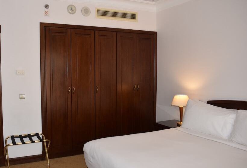 اتاق لوکس با تخت بزرگ, Hilton Cairo Zamalek Residences