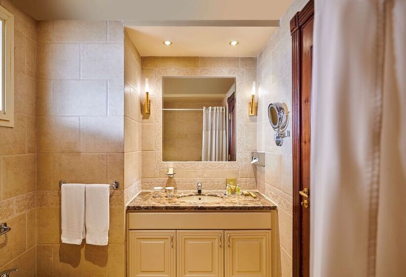 اتاق استاندارد با تخت بزرگ, Hilton Cairo Zamalek Residences