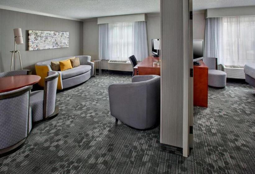 מיטת קינג בסוויטה, Sonesta Select Tinton Falls Eatontown