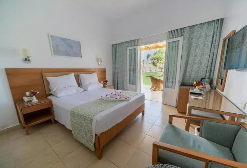 اتاق استاندارد با چشم‌انداز استخر, Dahab Lagoon Club & Resort Ex Tirana Dahab
