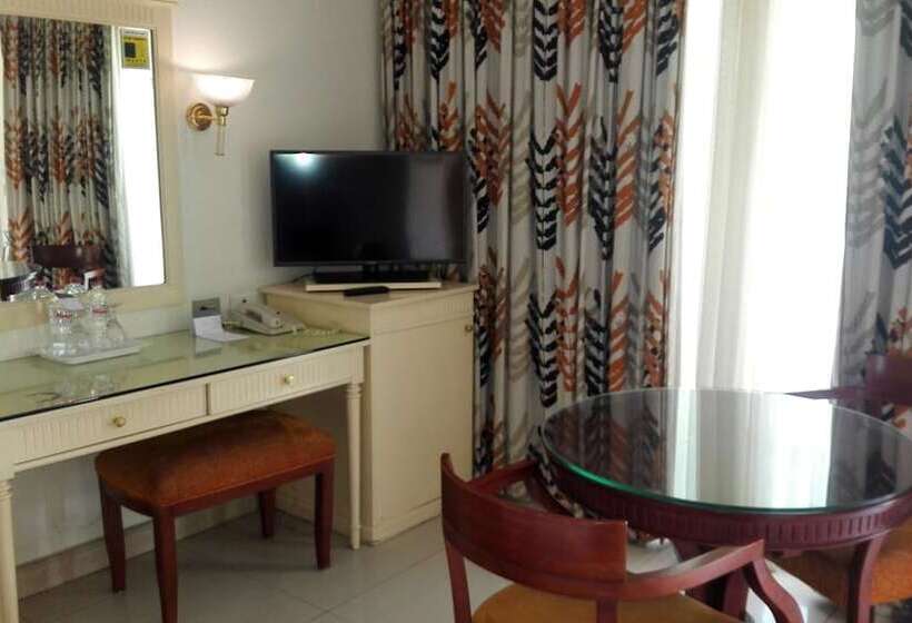 اتاق کلاسیک با چشمانداز باغ, Cairo Pyramids