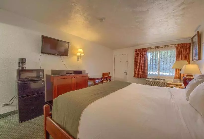 キングサイズベッドのスタンダードルーム, Americas Best Value Inn Uvalde