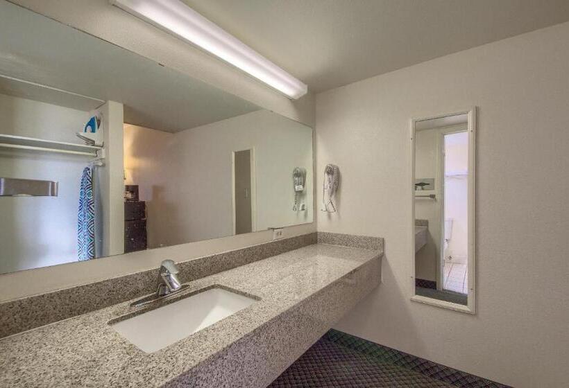 חדר סטנדרט שתי מיטות זוגיות, Americas Best Value Inn Uvalde