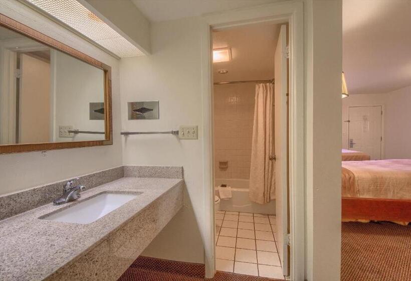 חדר בסיסי לשלושה, Americas Best Value Inn Uvalde