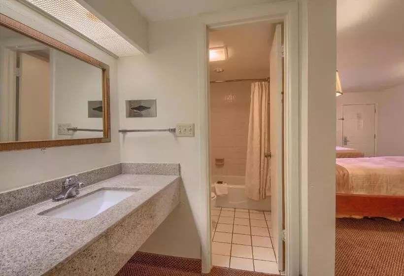 ベーシックトリプルルーム, Americas Best Value Inn Uvalde
