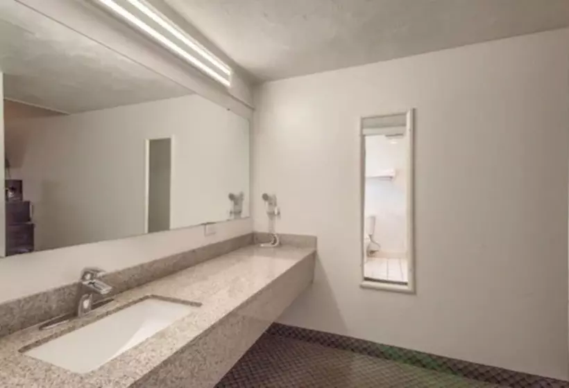 ２ダブルベッドのスタンダードルーム, Americas Best Value Inn Uvalde