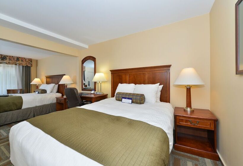 带2个双人床的标准工作室, Best Western Plus Clocktower Inn