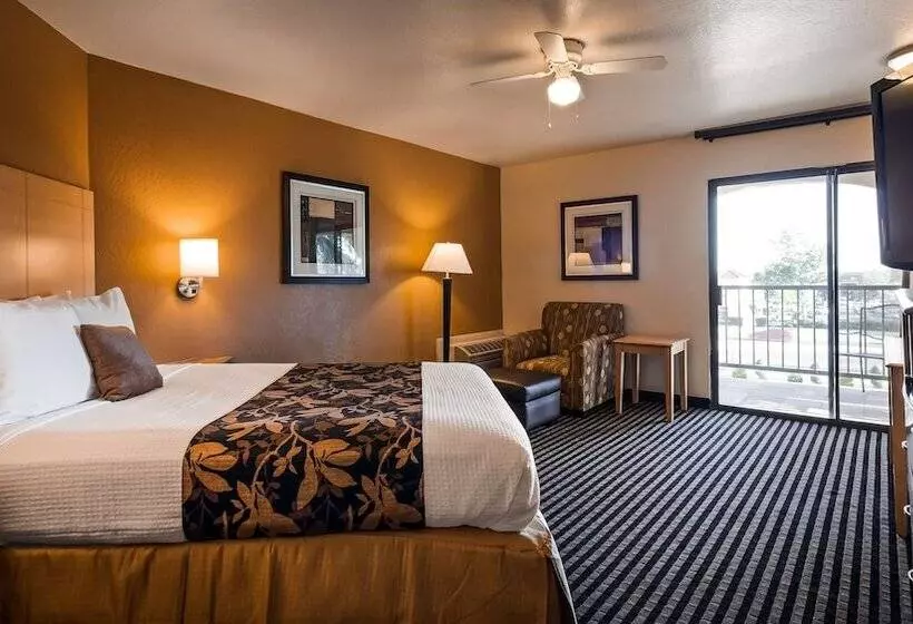 سوئیت با بالکن, Best Western Plus Executive Inn & Suites