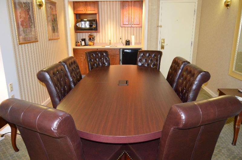 מיטת קינג בסוויטה, Best Western Plus Wilkes Barre Center City