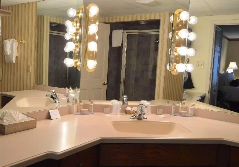 キングサイズベッドのスイートルーム, Best Western Plus Wilkes Barre Center City
