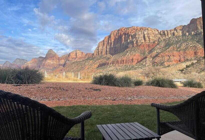 غرفة ديلوكس, Driftwood Lodge