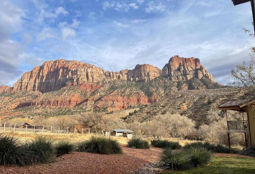 غرفة ديلوكس, Driftwood Lodge