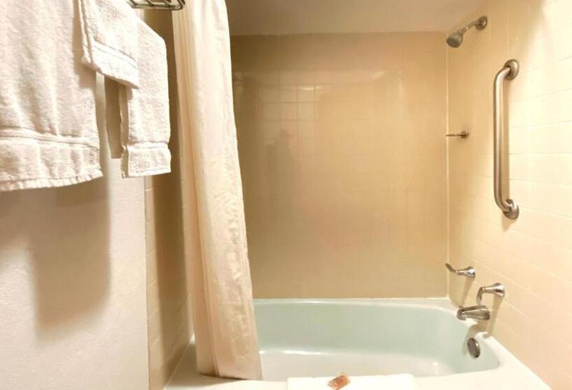 חדר סטנדרט, Magnuson Copper Crown