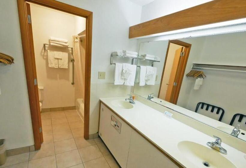 חדר סטנדרט עם מיטת קינג, Magnuson Copper Crown