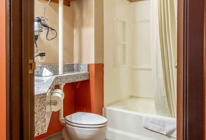 جناح, Quality Inn & Suites