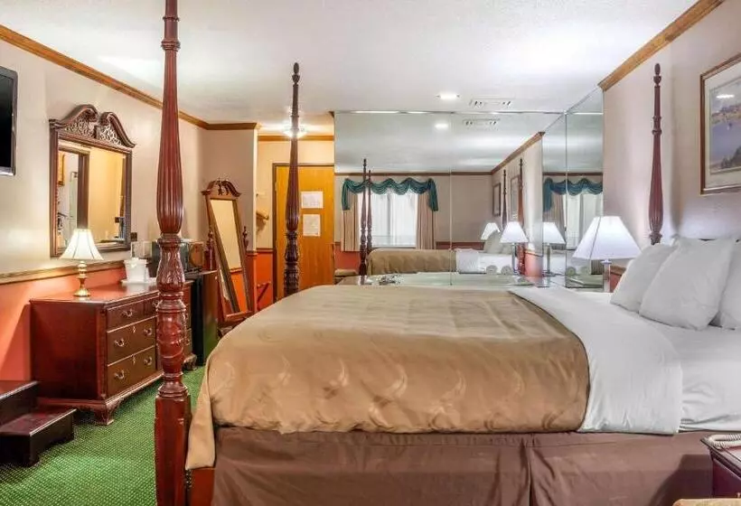キングサイズベッドのスイートルーム, Quality Inn & Suites